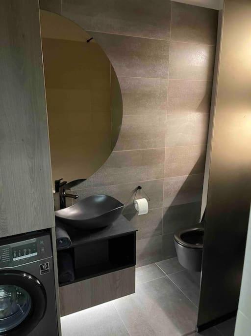 Ath Modern Homes - Luxury Apartment In The City Center Iasi Esterno foto